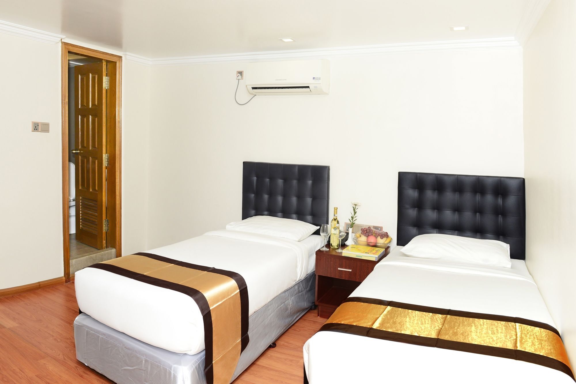 Hotel Bond Γιανγκόν Εξωτερικό φωτογραφία